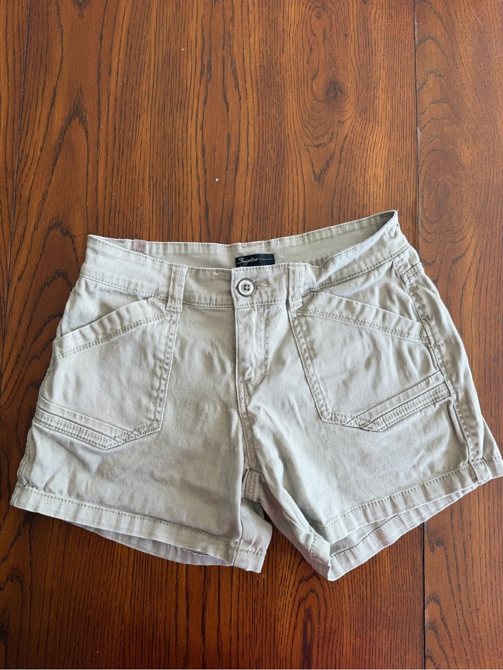 Women’s Neutral Utility Pocket Shorts in Light Khaki